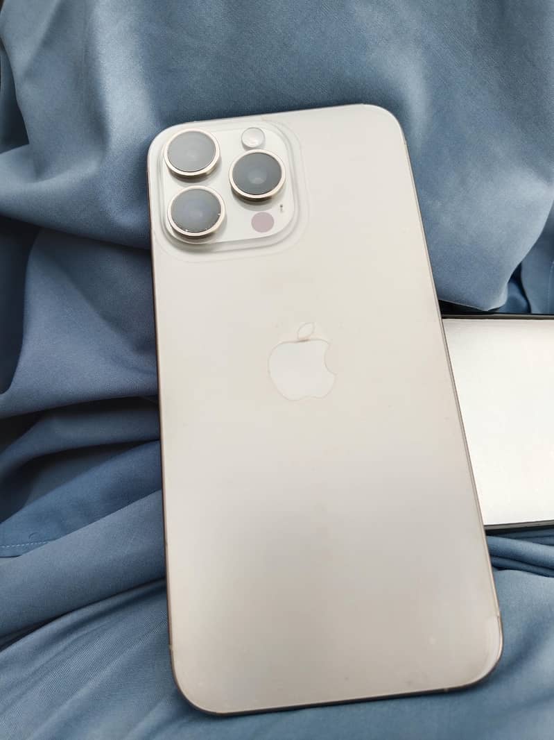Apple iPhone 15 Pro Max 2