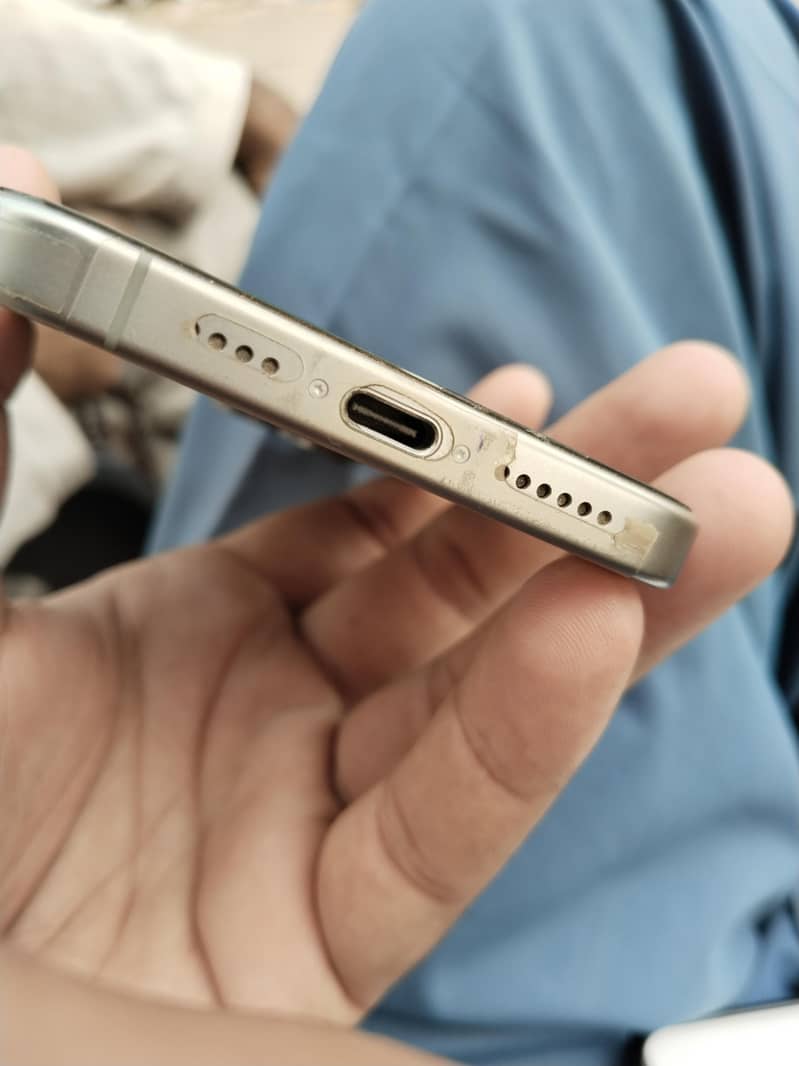 Apple iPhone 15 Pro Max 6