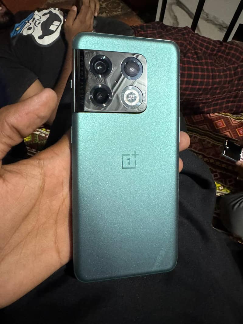 One Plus 10 Pro 4