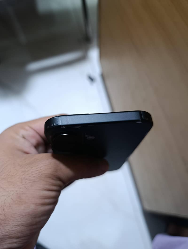 Apple iPhone 16 4