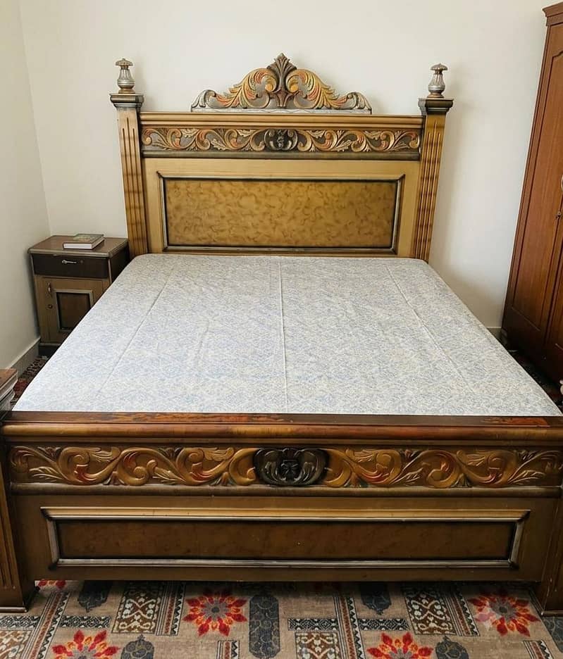 Bed and dressing table 0