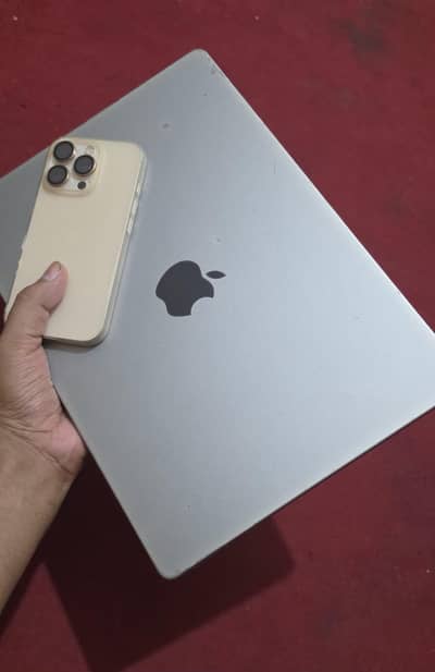 Macbook m1 Pro 16 gb , 512 gb 14"