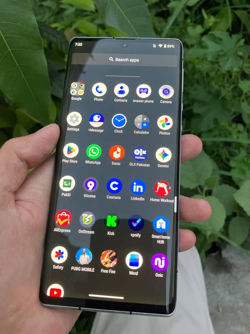 Sharp Aquos R6 1