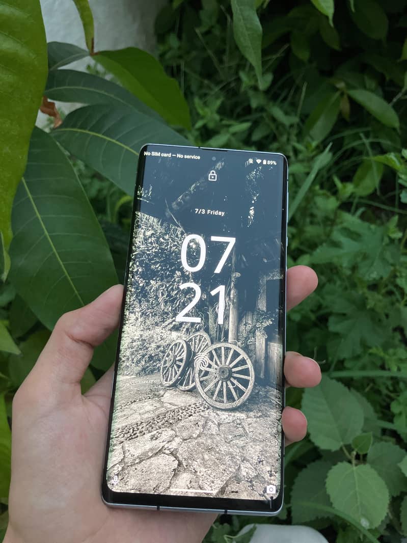 Sharp Aquos R6 5