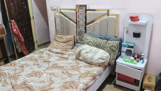 Queen bed