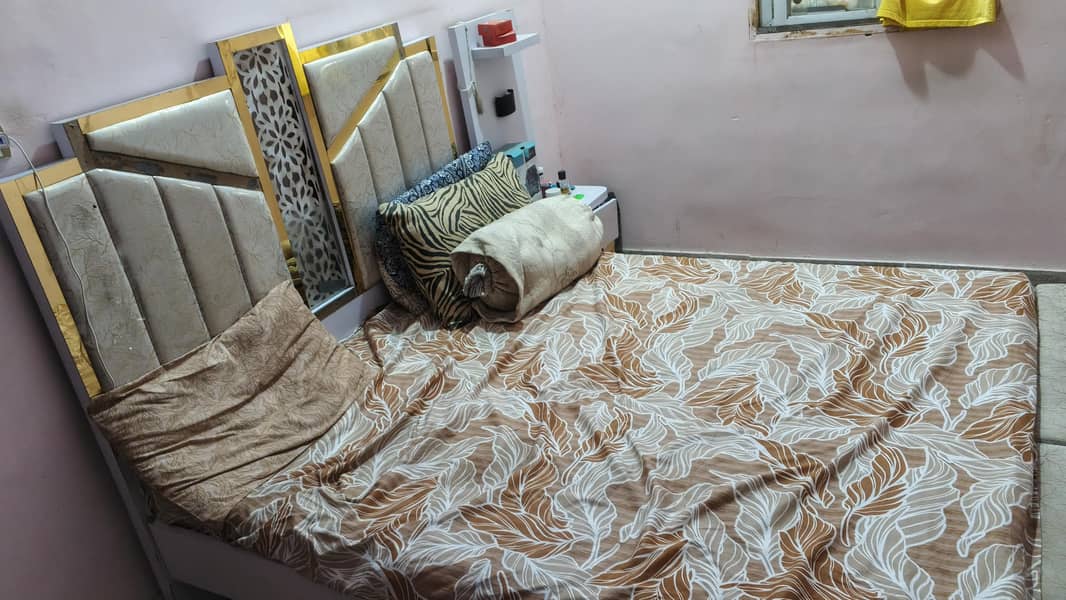 Queen bed 2