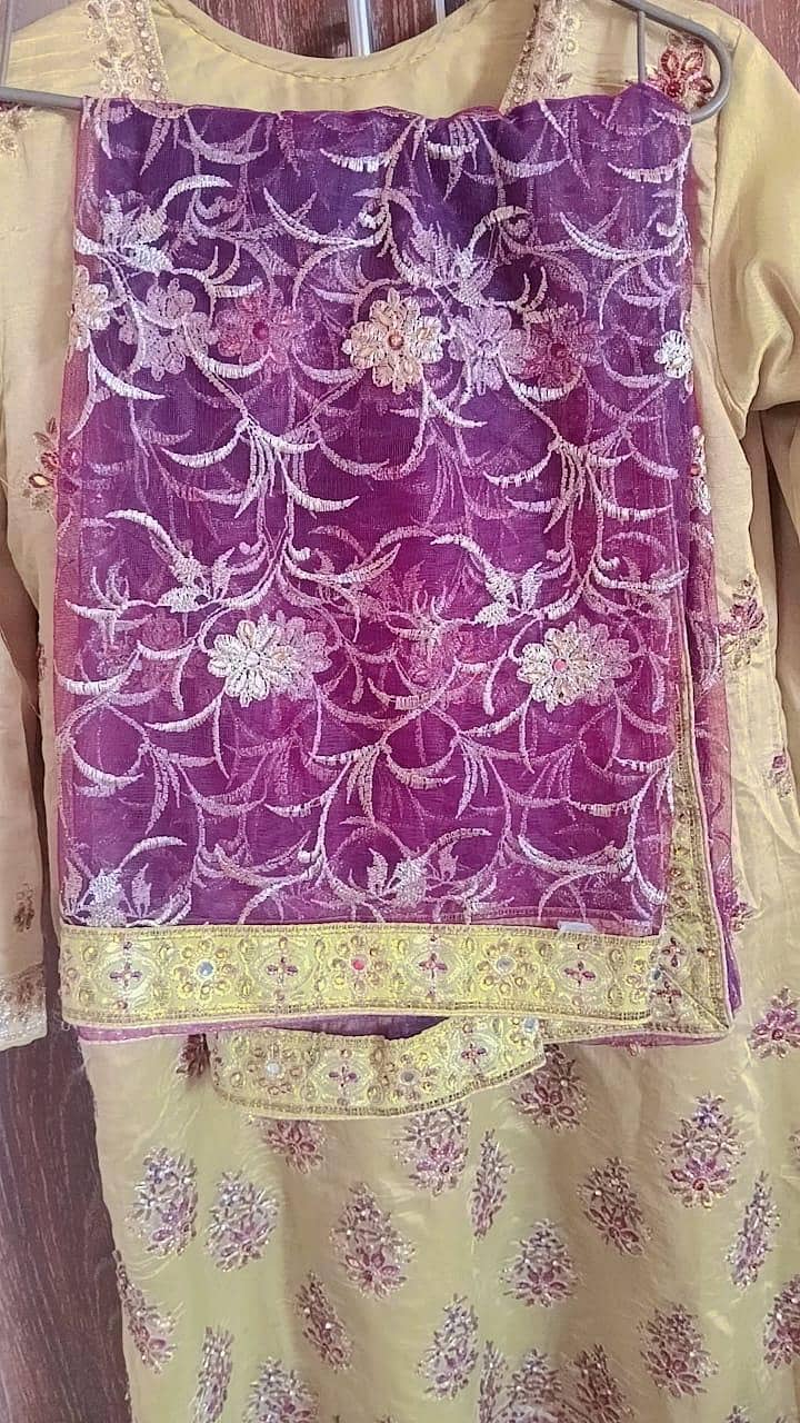 بہت ہی خوبصورت ڈیزائن میکسی 1