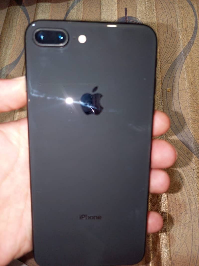 Apple iPhone 8 Plus 1