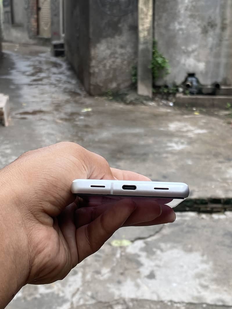 Google Pixel 7a 5
