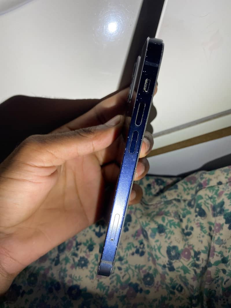 Apple iPhone 12 mini 6