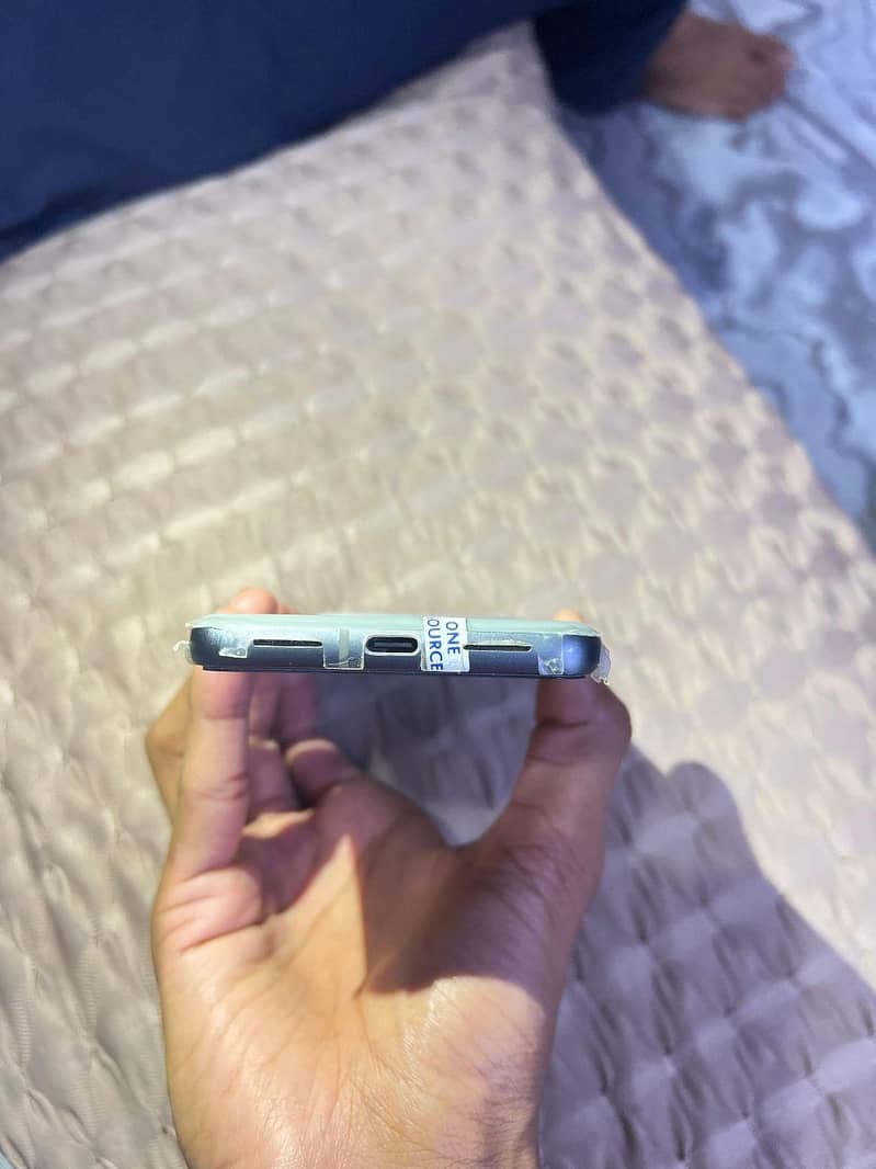 Google Pixel 8 4