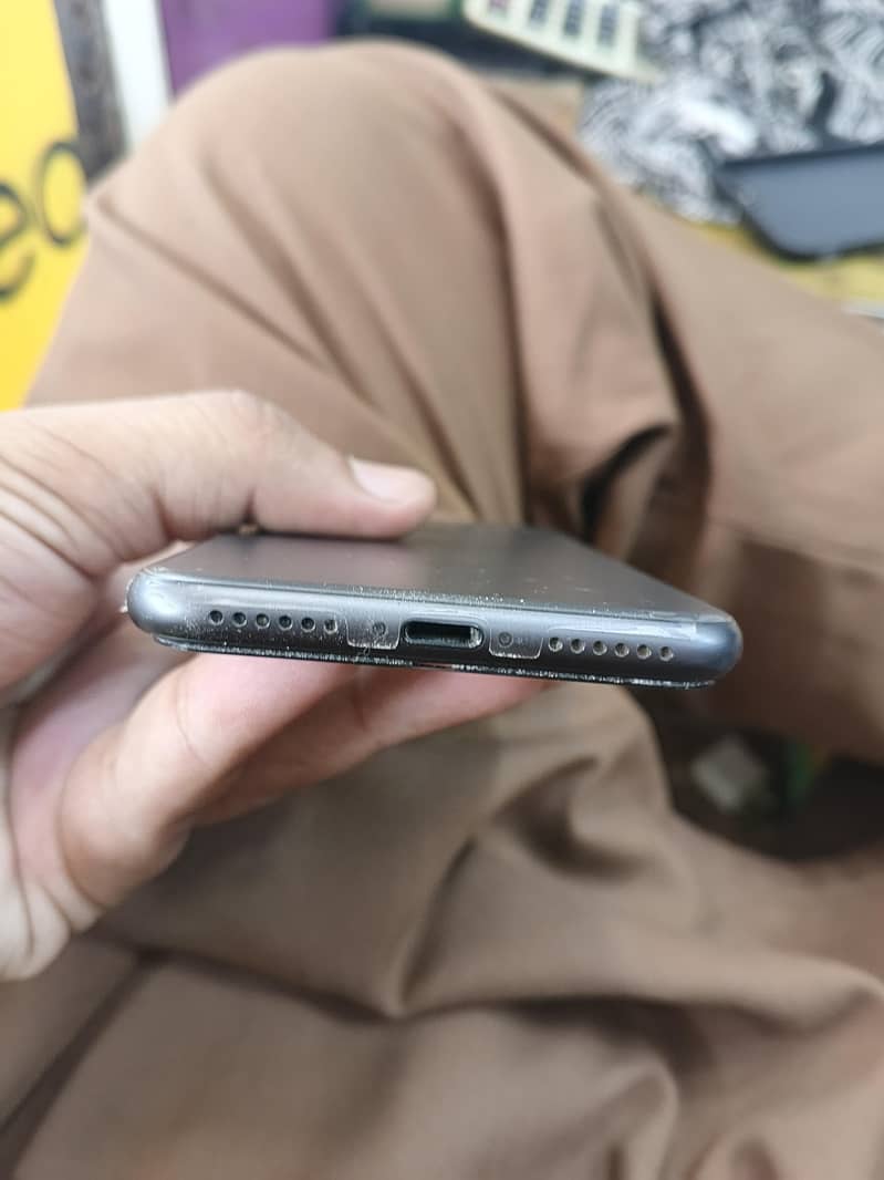 Apple iPhone 8 5