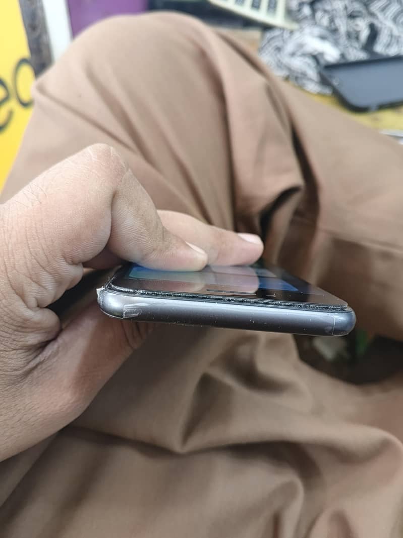 Apple iPhone 8 6