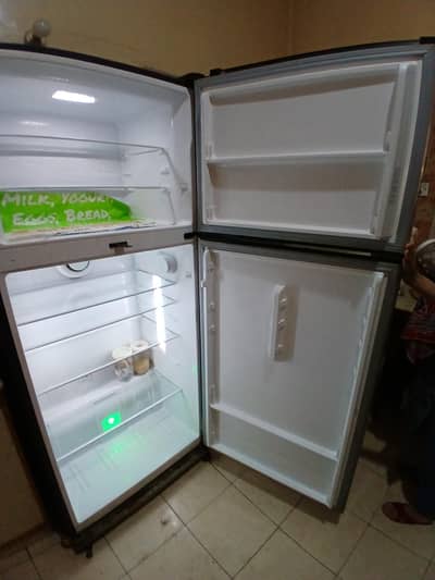 model 91 999 Chrome inverter fridge 18 cubic good condition
