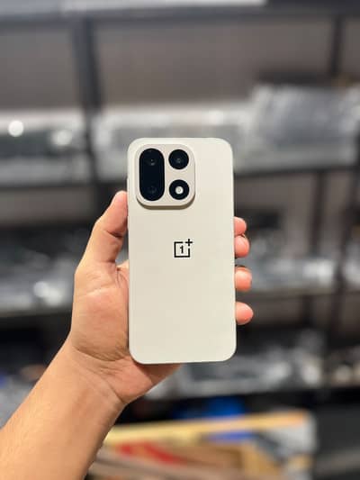 One Plus 15 16 gb ram 512gb storage non pta 10/10 condition