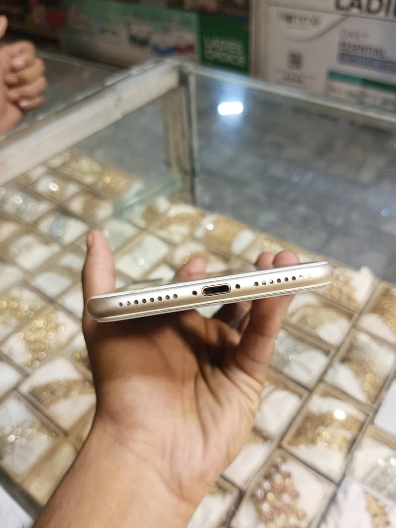Apple iPhone 7 Plus 2