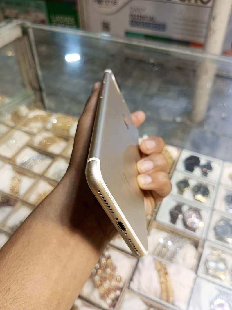Apple iPhone 7 Plus 3