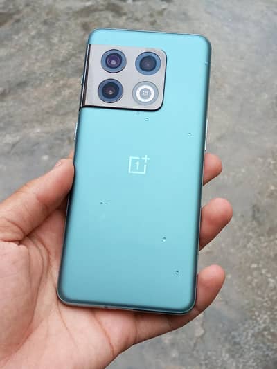 One Plus 10 Pro 10/10 condition display me line h pic lagi h baqi ok h