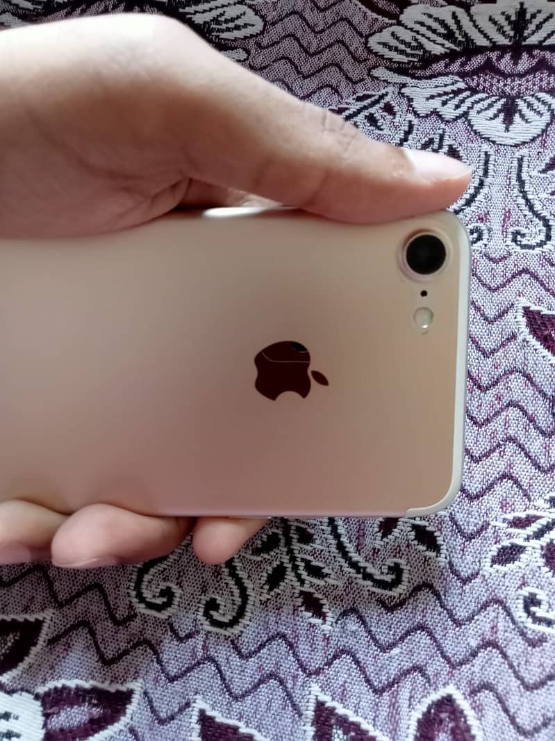 Apple iPhone 7 3