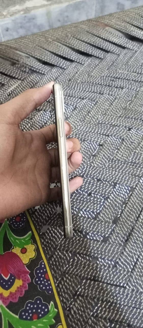 Apple iPhone X 3