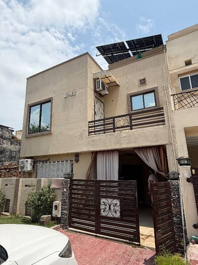Used 5 Marla Boulevard 120 Feet Road House For Sale