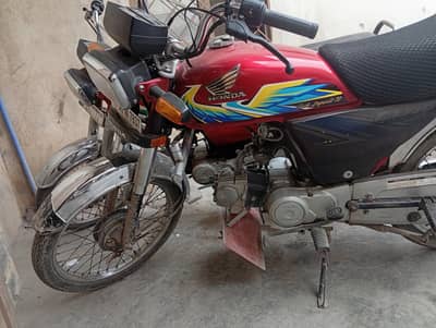 Bagair wash ke pic lagai hai Honda 70 bilkul original hai