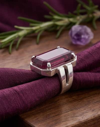 Yaqoot stone in men ring for urgent sale