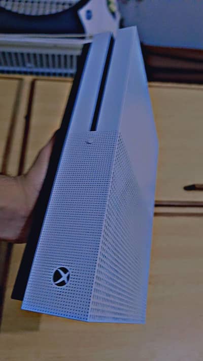 Xbox One S With 50+ Games Condition 10/10 With Box & Original Cables
