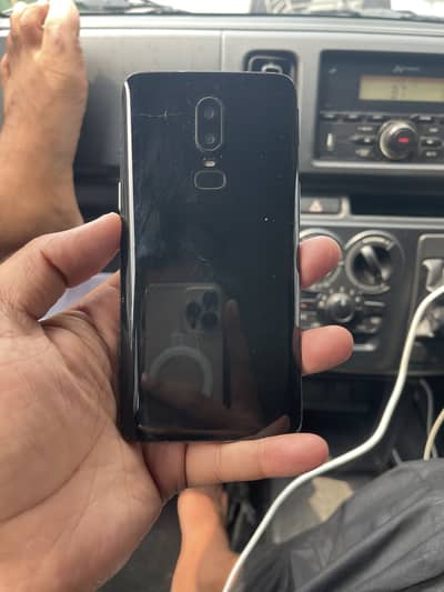 OnePlus 6t 8 128 ha all Oky ha gals aor back barek ha chalna ma koy