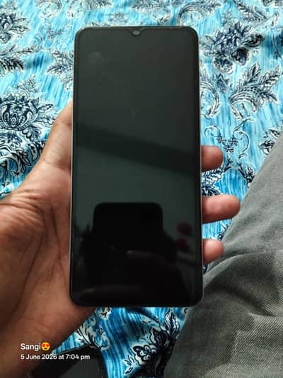 vivo y04 4+4/128 in warranty urgent sale