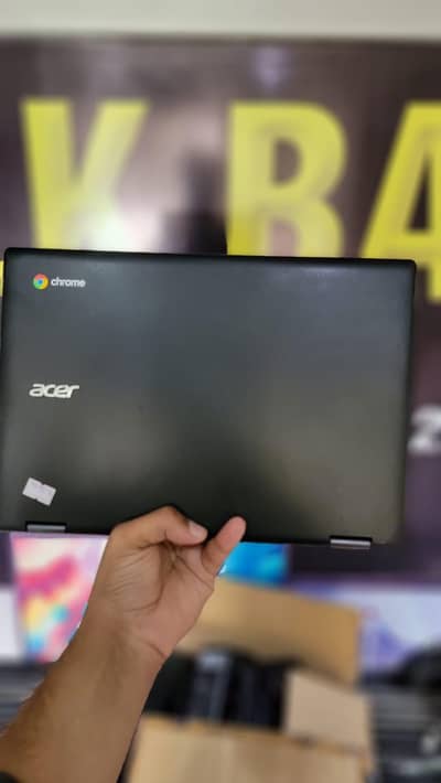 Acer Chromebook R752T. . . . . Windows 10 sported