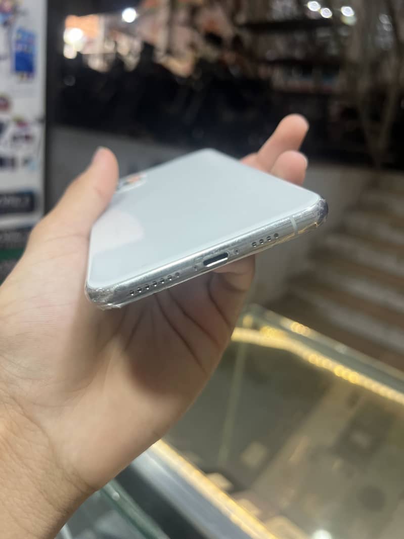 Apple iPhone 11 Pro Max 2