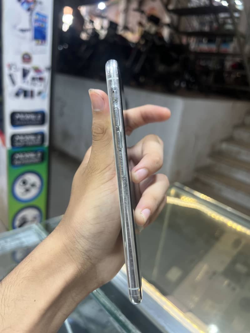 Apple iPhone 11 Pro Max 3