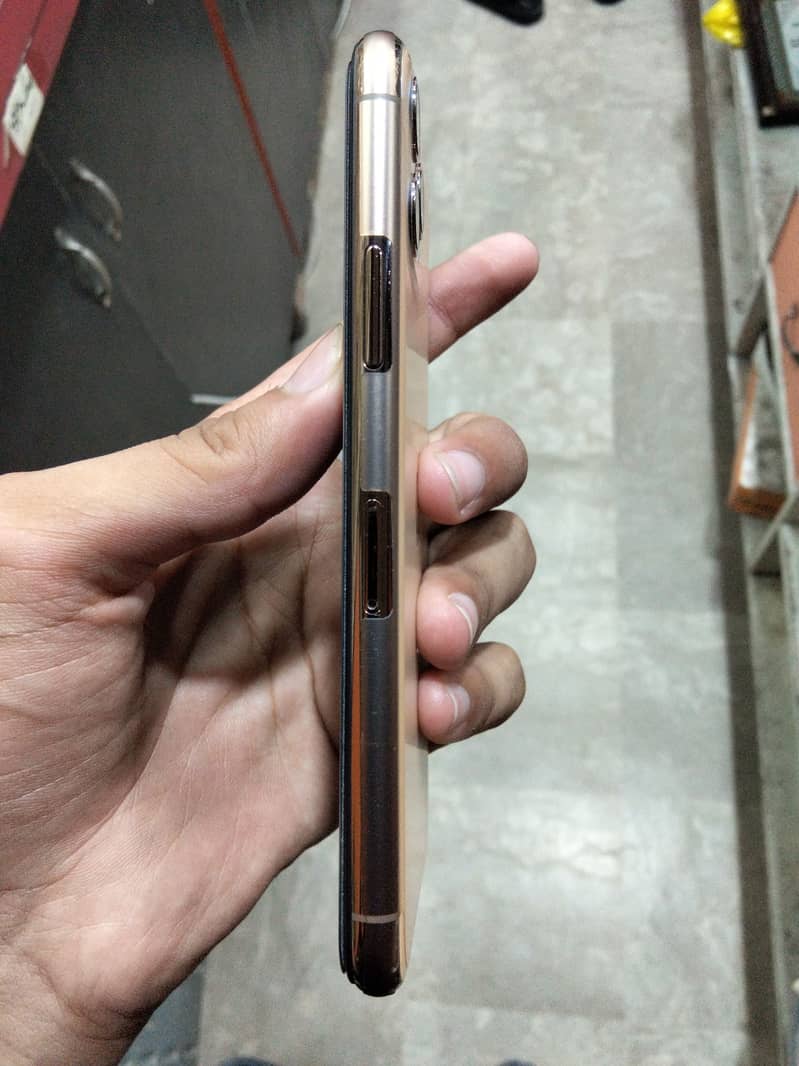 iPhone 11 Pro 2