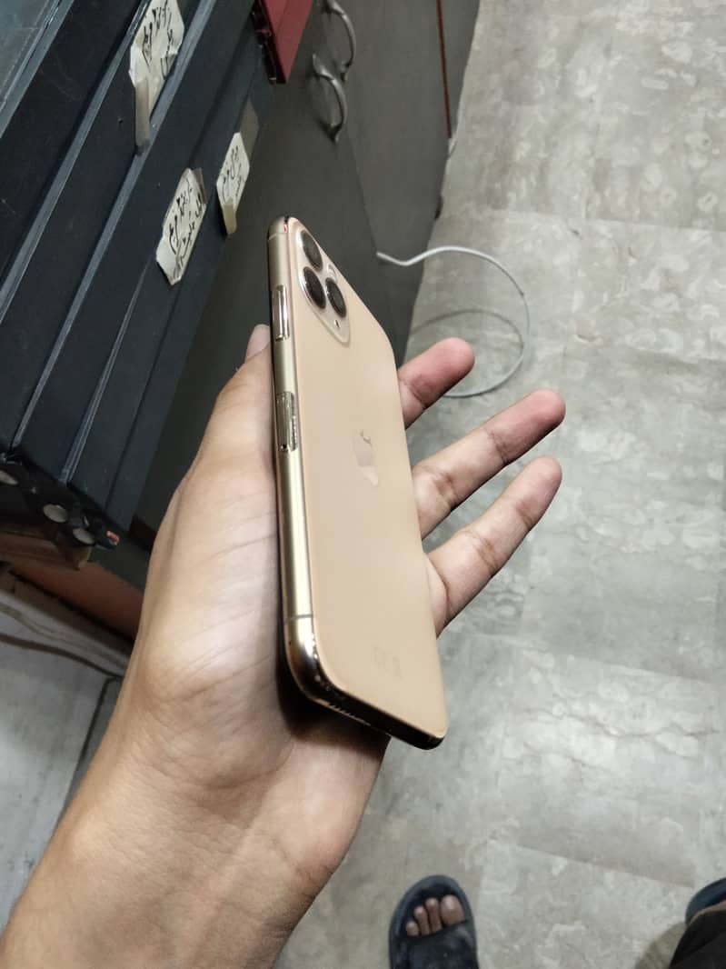 iPhone 11 Pro 5
