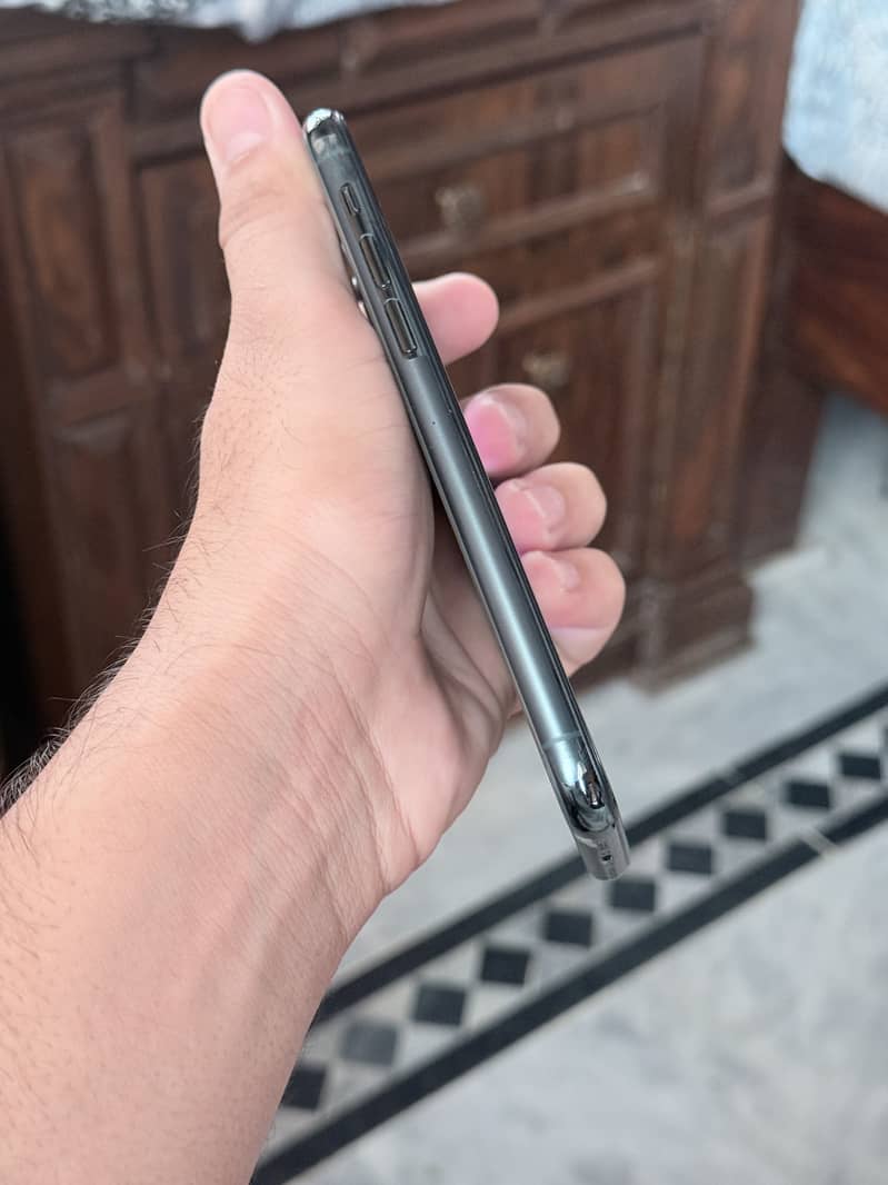 Apple iPhone 11 Pro 1