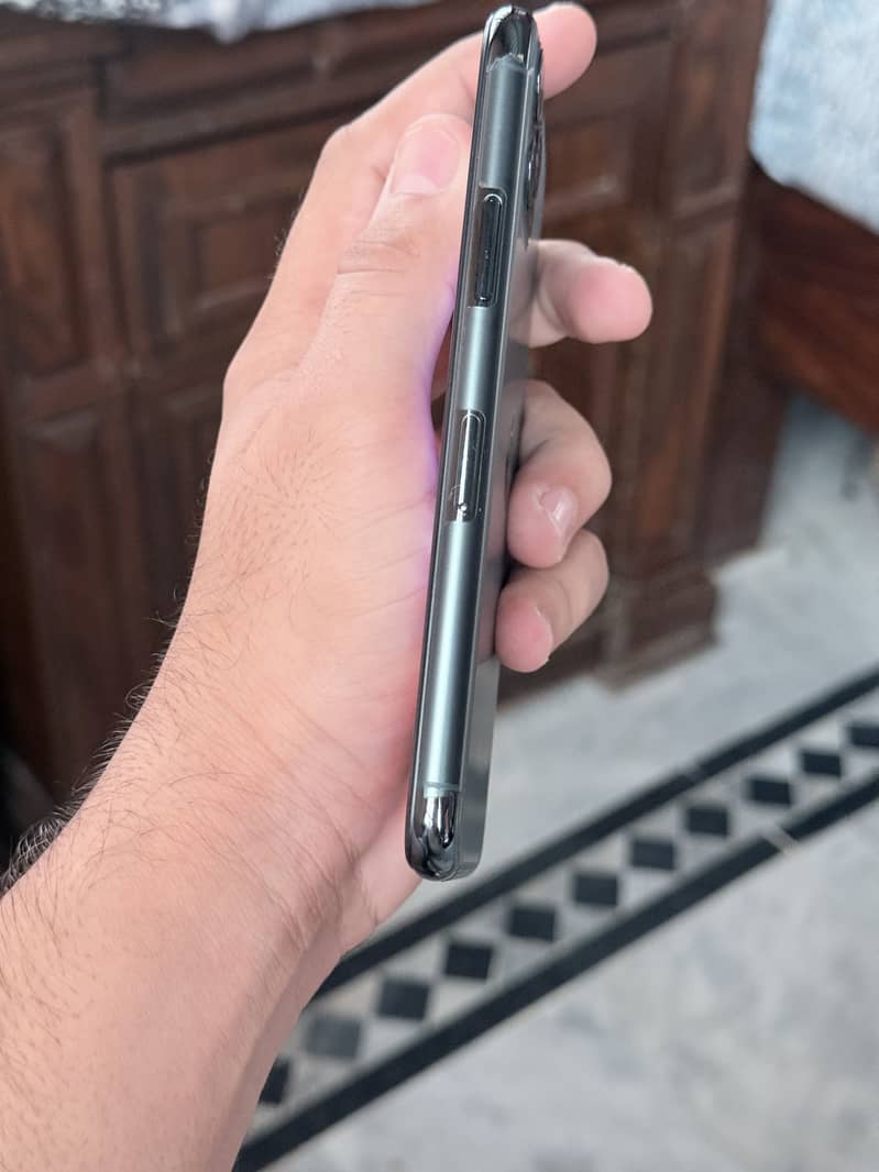Apple iPhone 11 Pro 3