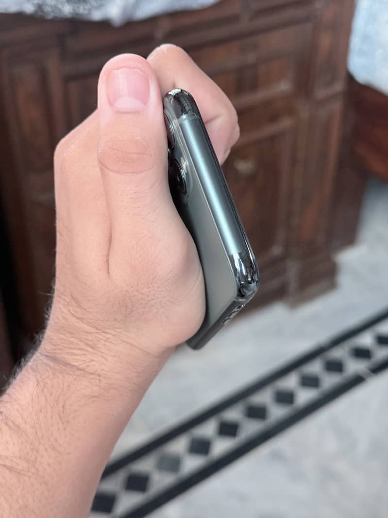 Apple iPhone 11 Pro 7