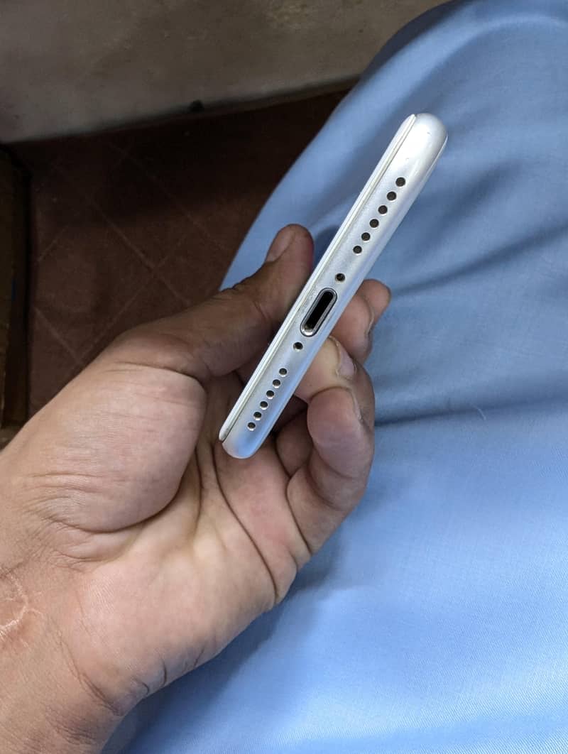 Apple iPhone 7 3