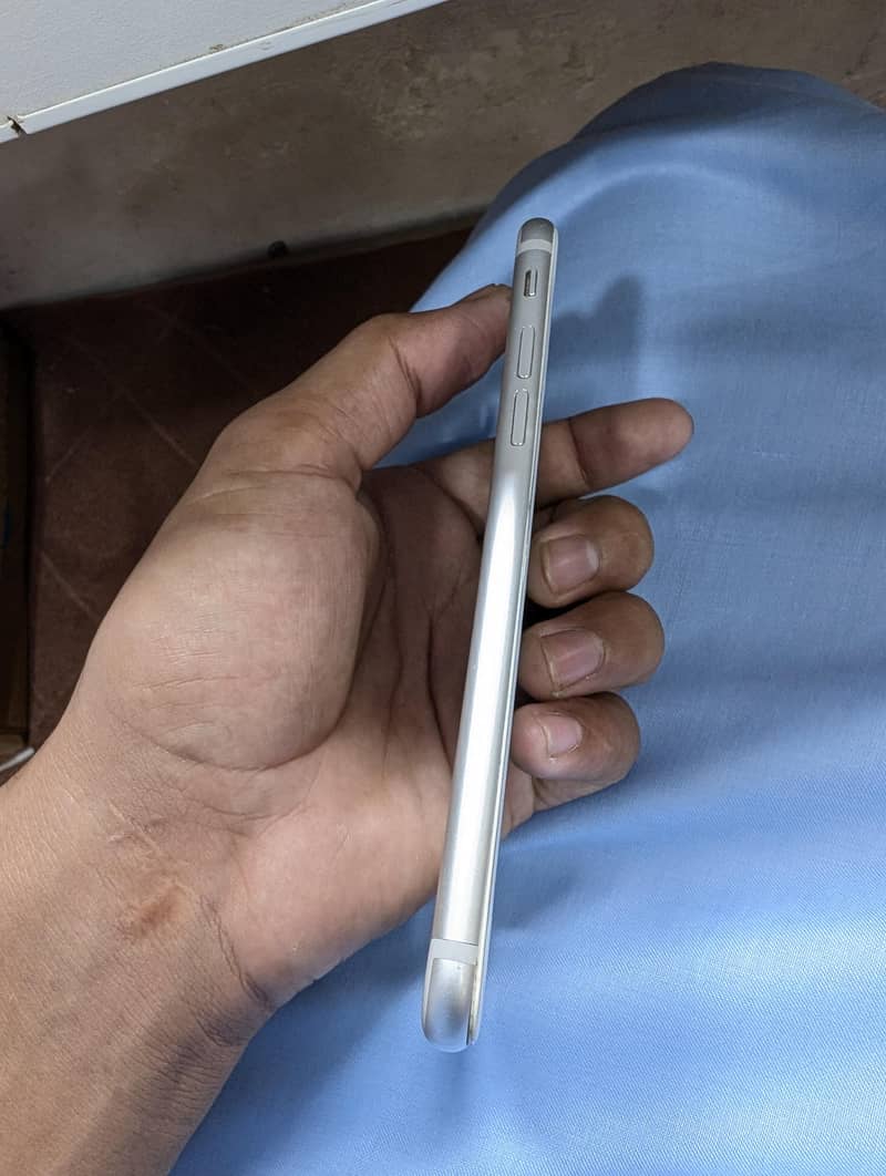 Apple iPhone 7 4