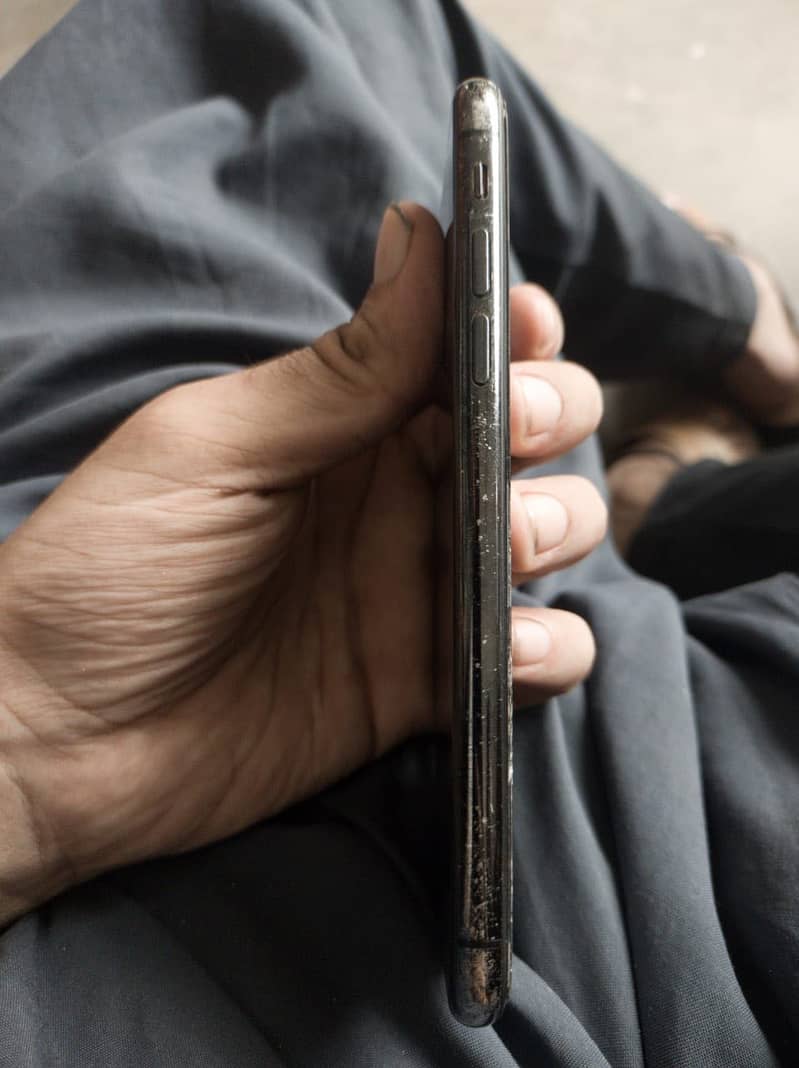 Apple iPhone X 3