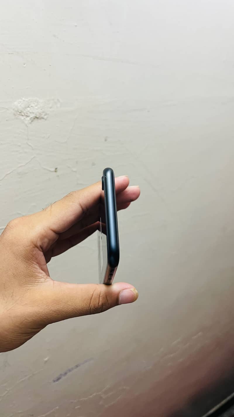 iPhone SE 3rd generation 3
