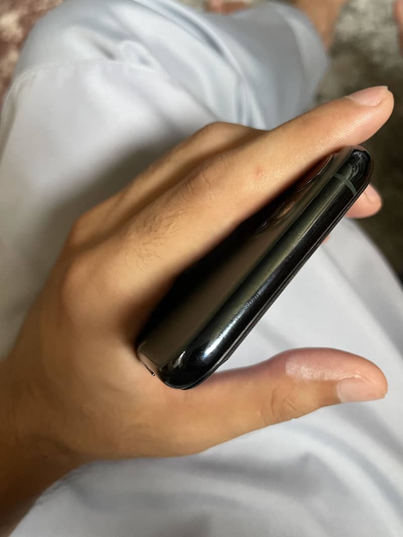 Apple iPhone 11 Pro 1