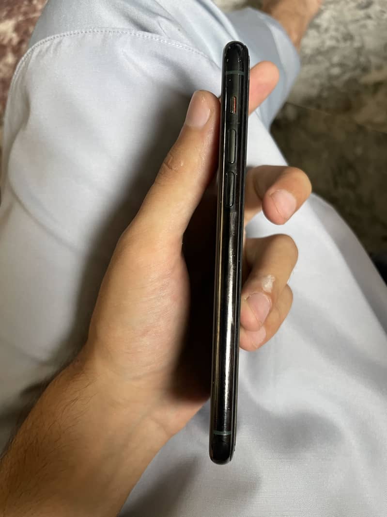 Apple iPhone 11 Pro 2