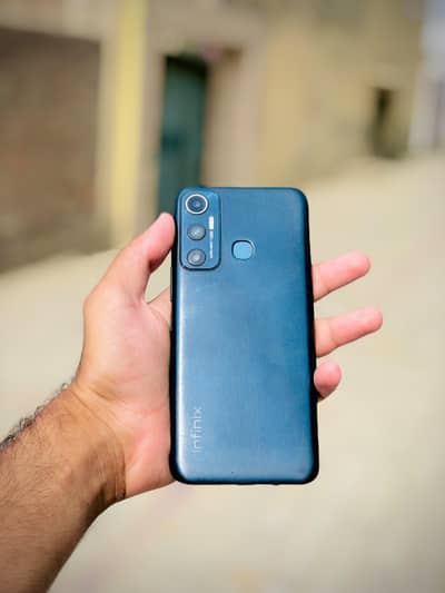 Infinix Hot 11 ha 4 ram 128 gb  storage With original box and charger