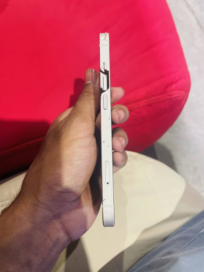 Apple iPhone 13 2