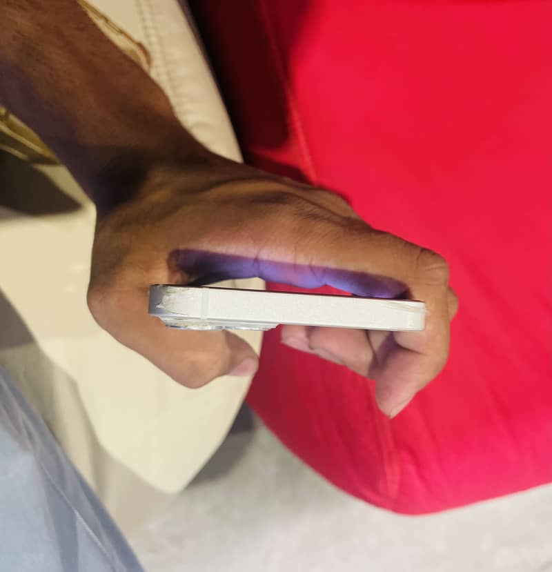 Apple iPhone 13 5