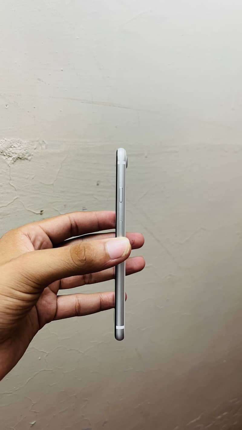 iPhone SE 2nd generation 1