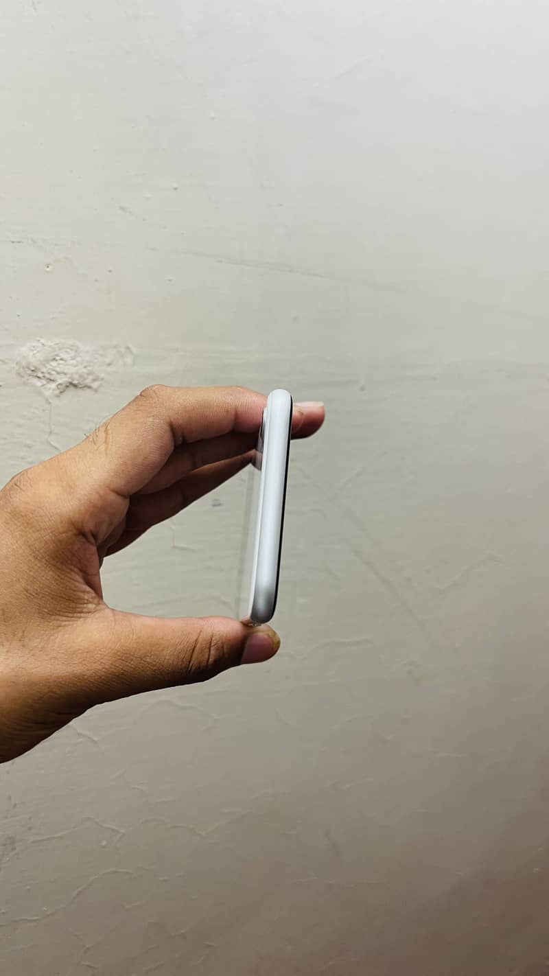 iPhone SE 2nd generation 3