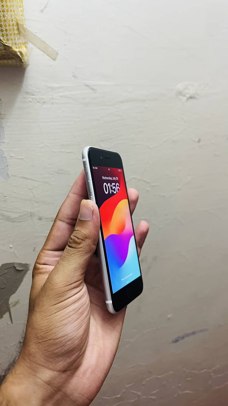 iPhone SE 2nd generation 6